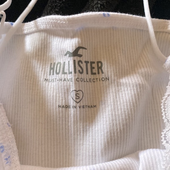 White lace trim Hollister tank with blue flower pattern - Picture 3 of 3